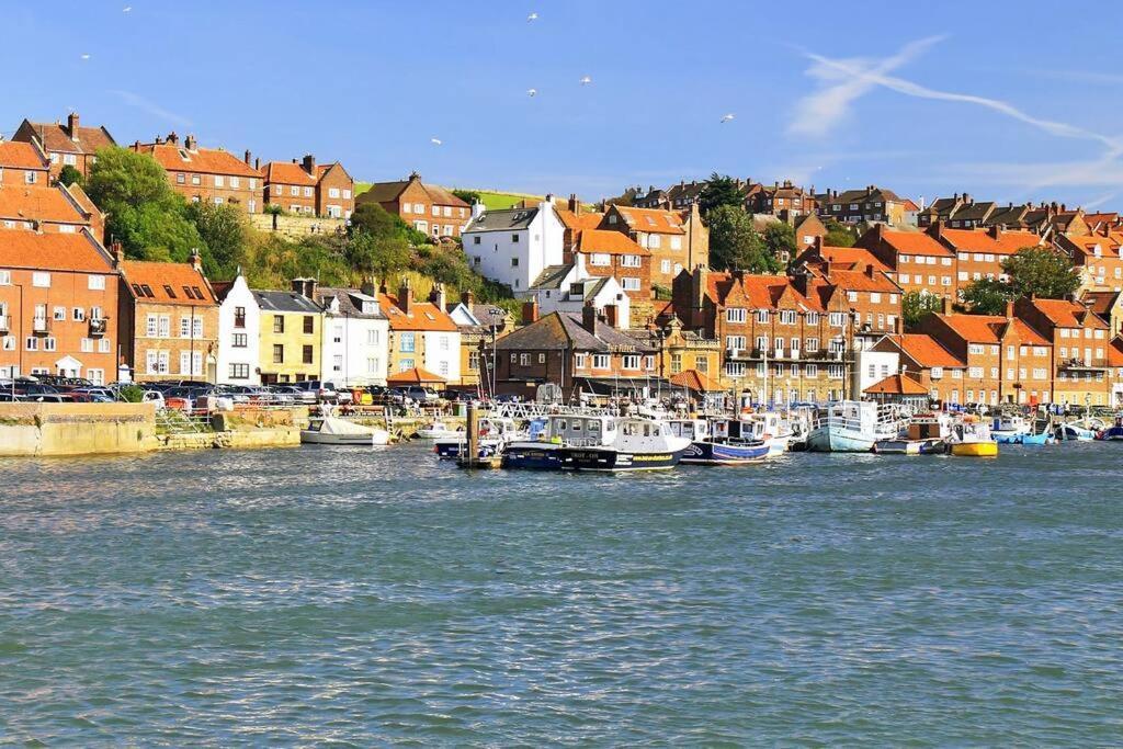 Swordfish Cottage **Next To The Harbour** Whitby Exterior photo